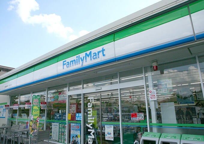 コンビニ ファミリーマート　世田谷等々力通り店 52m