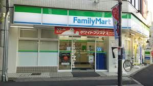 コンビニ ファミリーマート　ハッピーロード尾山台店 419m