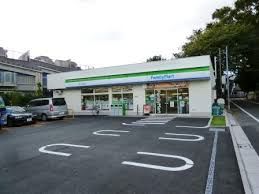 コンビニ ファミリーマート　等々力四丁目店 180m