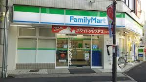 コンビニ ファミリーマート　ハッピーロード尾山台店 291m