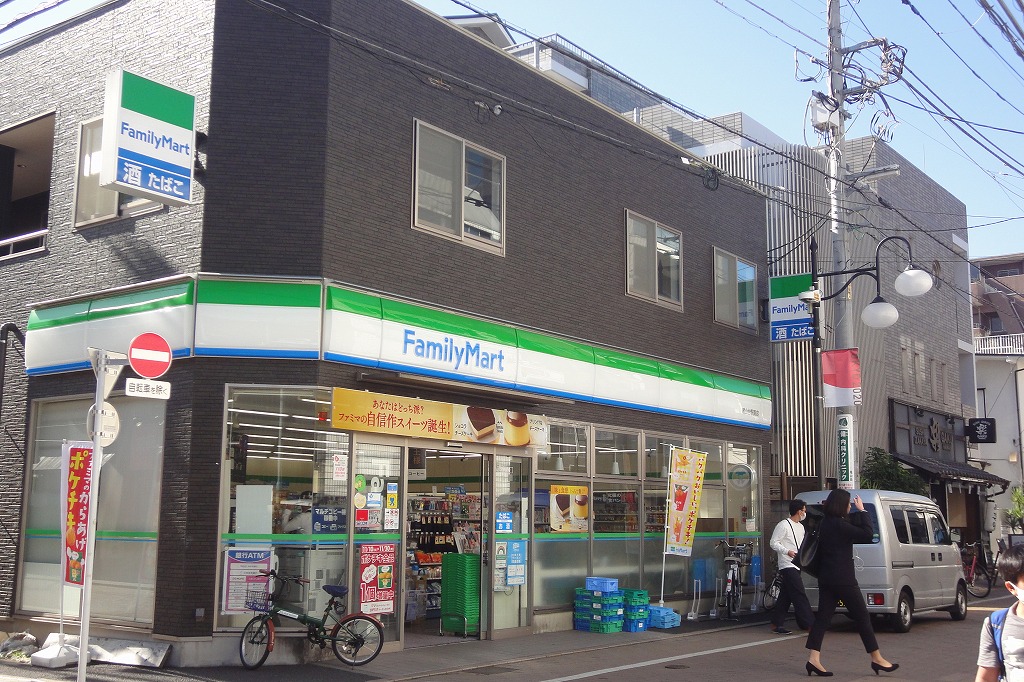 コンビニ ファミリーマート　尾山台駅南店 274m