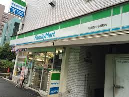 コンビニ ファミリーマート　目黒緑ケ丘店 141m